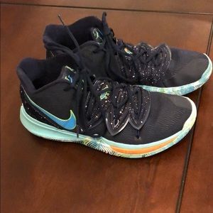 Nike Kyrie Irving 5 UFO Basketball Shoes